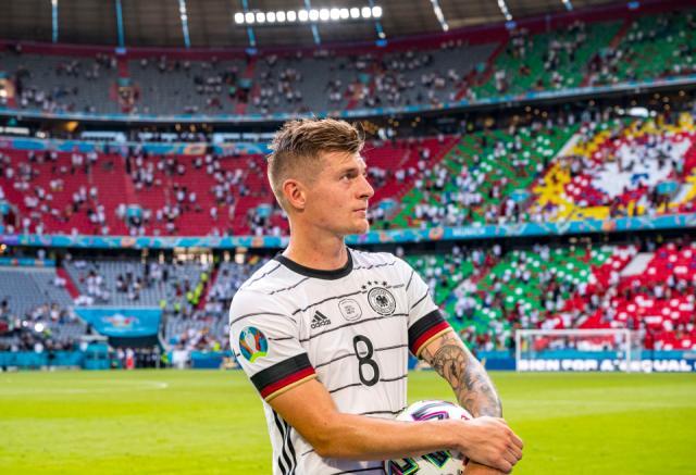 竞技宝官网-克罗斯结束国脚生涯 德媒：弗利克将重组中场