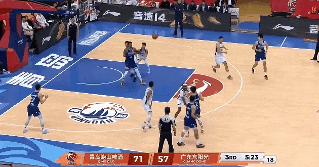 竞技宝网址-米奇轻松转身打进砍下32分11篮板，青岛领先广东至16分